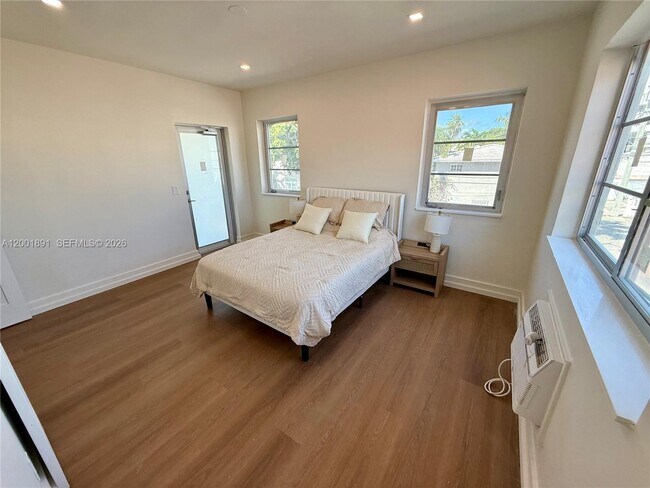 Building Photo - 1535 West Ave