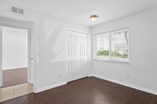 Building Photo - 2 bedroom in Jacksonville FL 32217