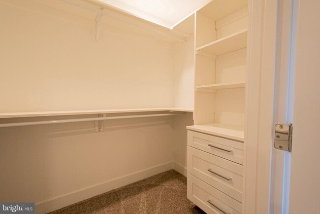 Building Photo - 21 Manor Rd