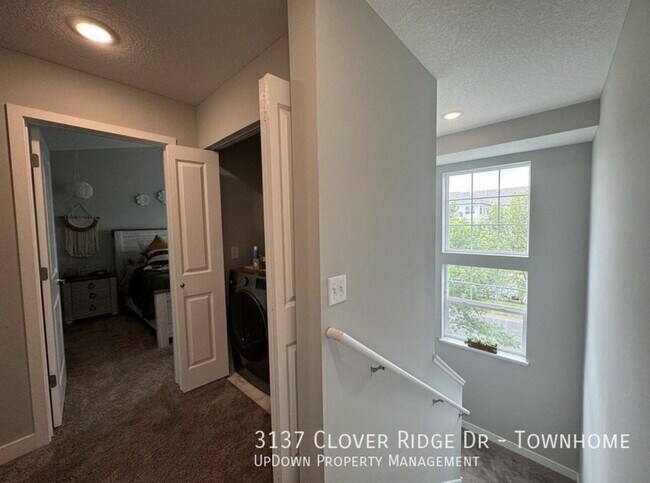 Building Photo - 3137 Clover Ridge Dr