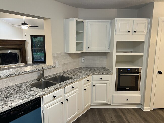 Building Photo - 1635 Ainsdale Dr