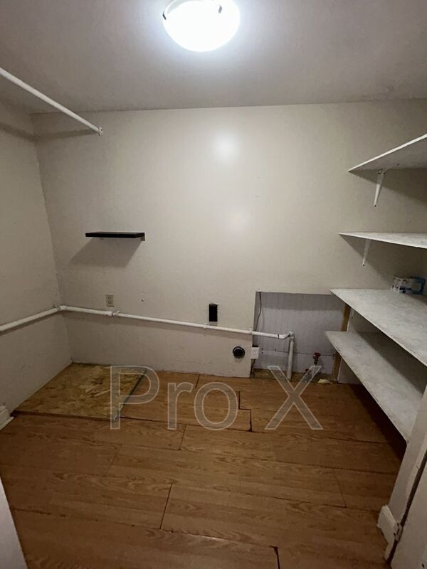 Building Photo - 404 W 1st St