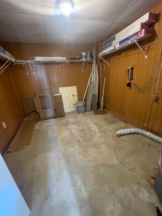 Building Photo - Updated 2 Bedroom  Townhouse