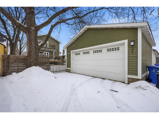 Building Photo - 241 Russell Ave S