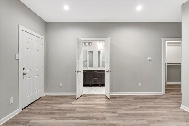 Building Photo - 6824 Dumble St