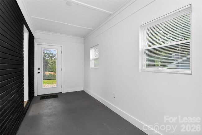 Building Photo - 1814 Eastway Dr