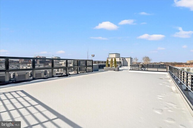 Building Photo - 811 N Columbus St