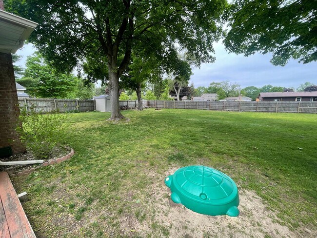 Building Photo - Ranch located in Jenison School District