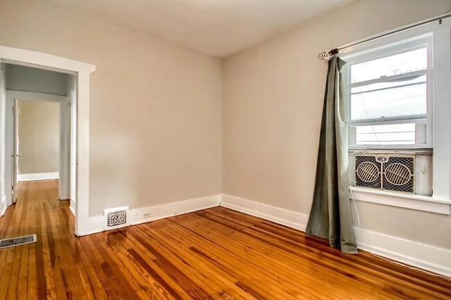 Building Photo - Charming 3-Bedroom Bungalow with Oversized...