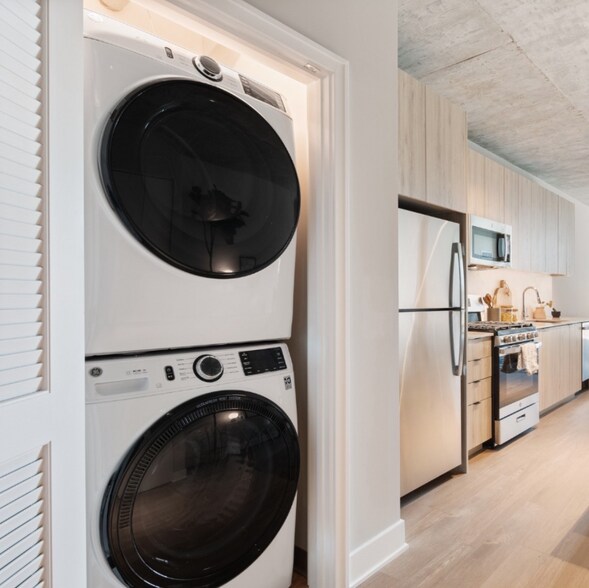 Building Photo - 352 S Aberdeen St