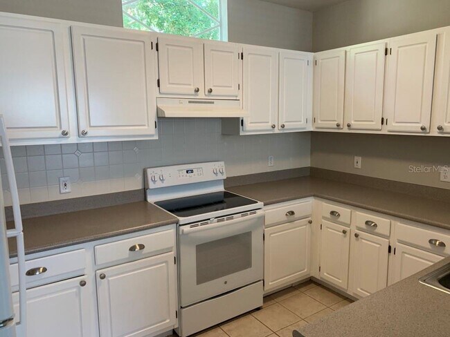 Building Photo - 2443 Legacy Lake Dr