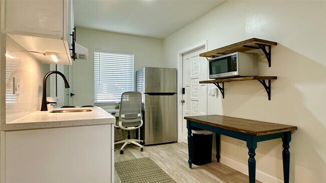 Building Photo - 1145 NE 17th Terrace