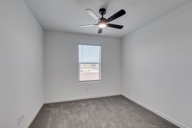 Building Photo - Beautiful New 3 Bed / 2.5 Bath Townhome 89178