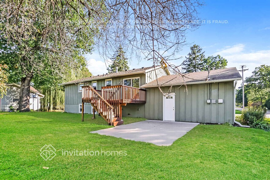 Building Photo - 707 S Shore Dr