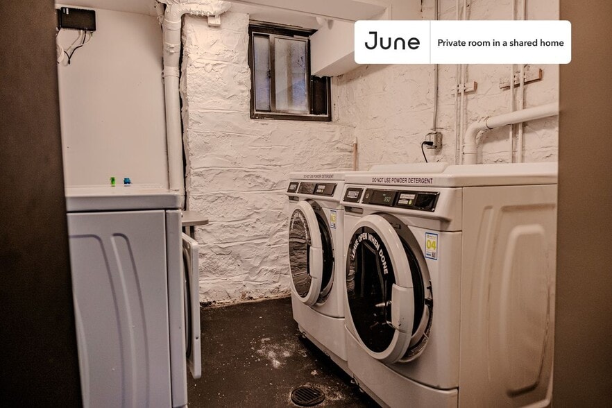 Building Photo - Room in Shared 3 bed/3 bath home