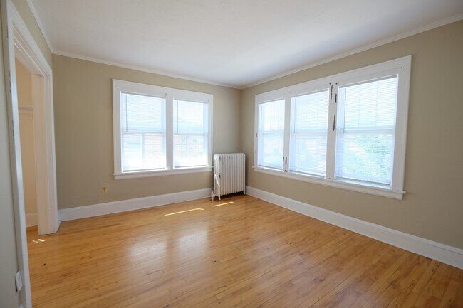 Building Photo - Grand Ave Villas