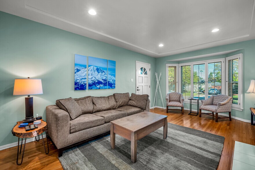 Building Photo - 8207 Stewart Ave