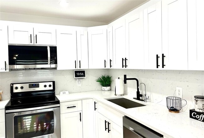 Building Photo - 6515 SW 20th Ct