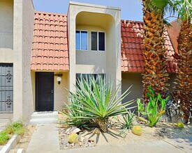Building Photo - "Chic 3-Bed Condo Oasis in Prime Palm Spri...