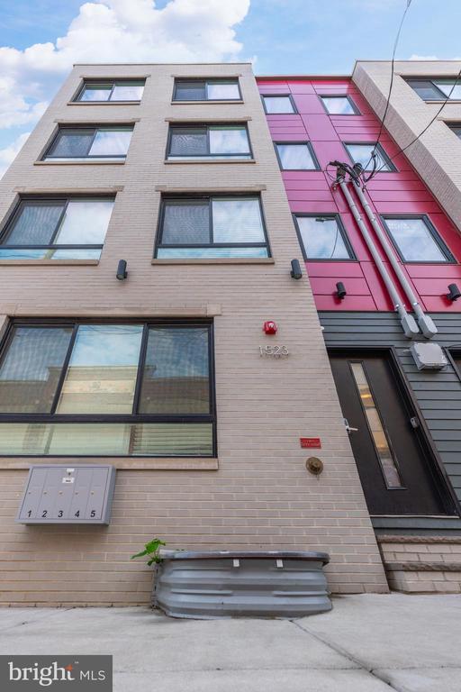 Building Photo - 1517 N Stillman St