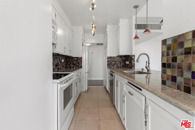 Building Photo - 10501 Wilshire Blvd