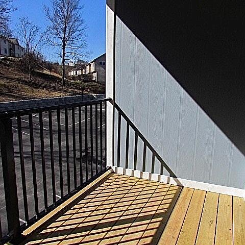 Building Photo - 2204 W Canyon Dr