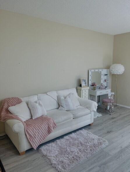 Building Photo - 5415 Aberdeen Dr