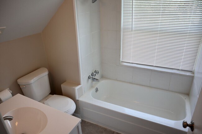 Building Photo - Lovely Single Family Home in Rockville