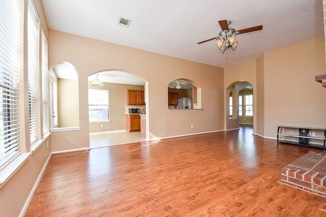 Building Photo - 21619 Oakcreek Ct