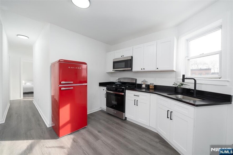 Building Photo - 10 McDougall St