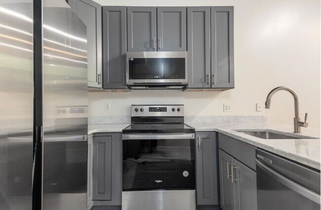 Building Photo - Modern Downtown Memphis Condo with Prime Location