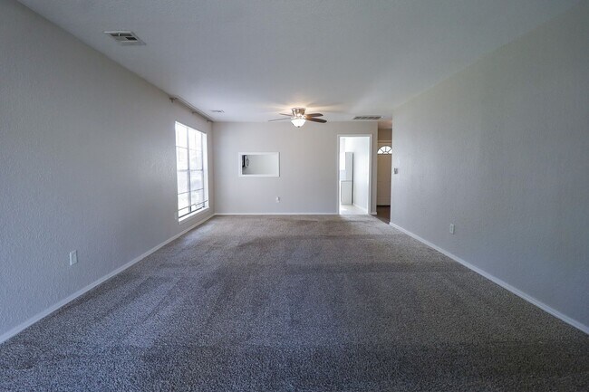 Building Photo - This Beautiful Home by Hunter Park is Wait...