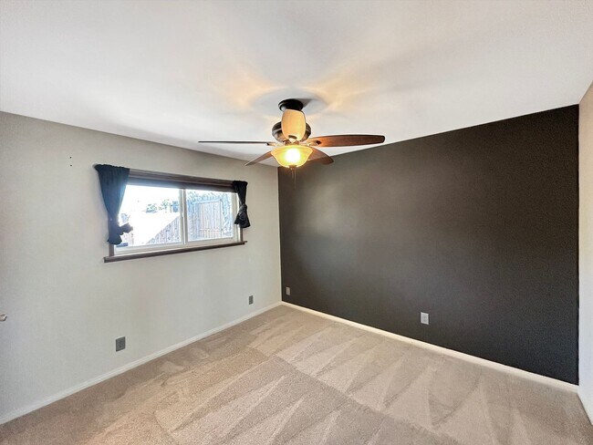 Building Photo - Beautiful 4BD/2BA W/ 2-Car Garage, AC, and...