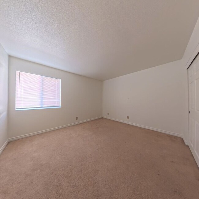 Building Photo - 5499 Indian River Dr