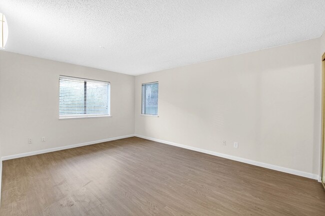Building Photo - Fabulous condo at the Saddleback complex