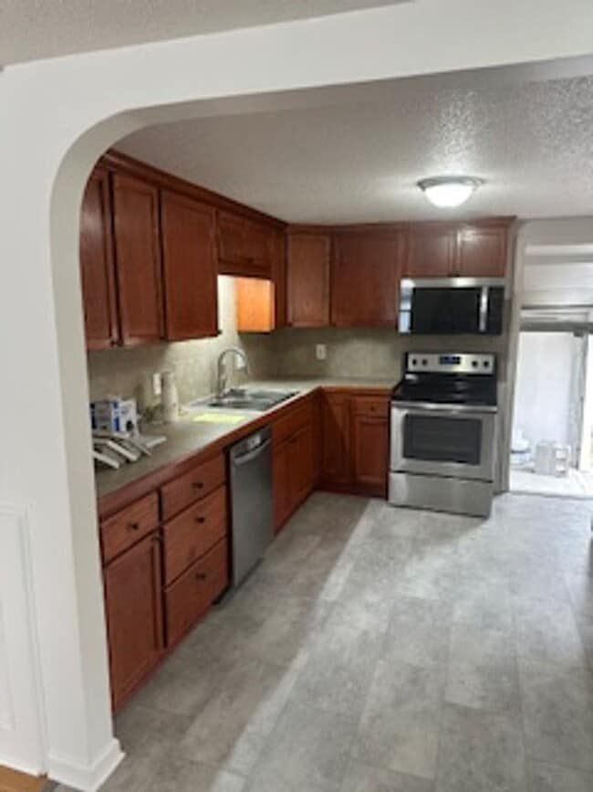 Building Photo - Welcome Home! Beautiful 4 Bedroom 2 Bath Home in Kansas City, MO