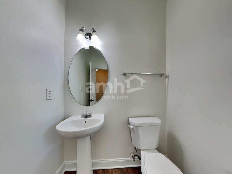 Building Photo - 14820 Havasu St