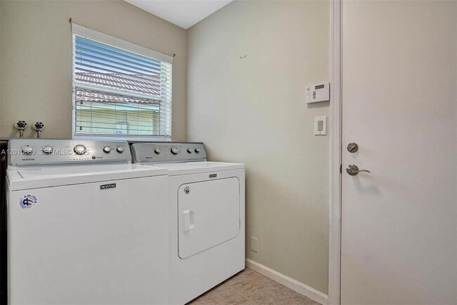 Building Photo - 10219 NW 48th Manor