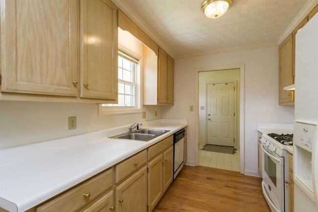 Building Photo - 566 Autumndale Dr