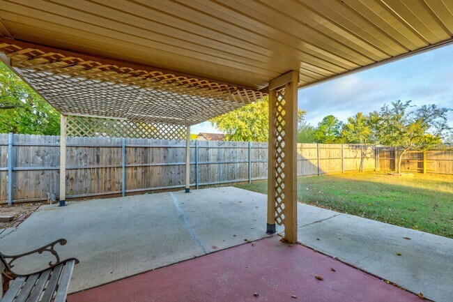 Building Photo - 3 Bed 2 Bath in OKC!