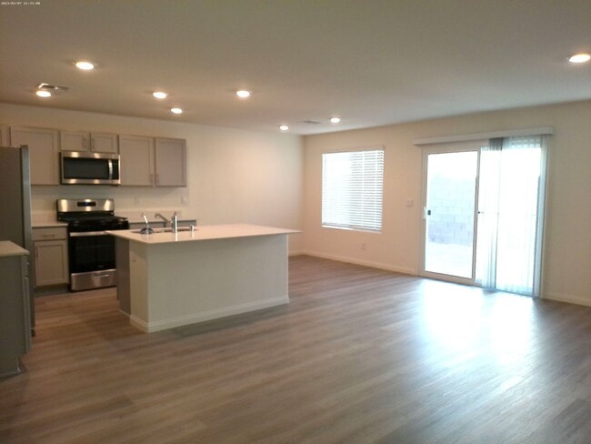 Building Photo - Rush Ave