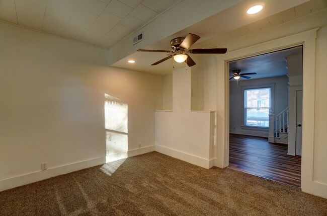 Building Photo - 1117 W High St