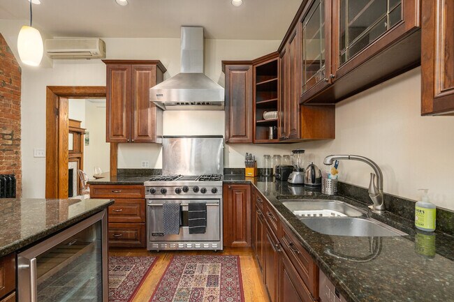 Building Photo - 2633 Adams Mill Rd NW