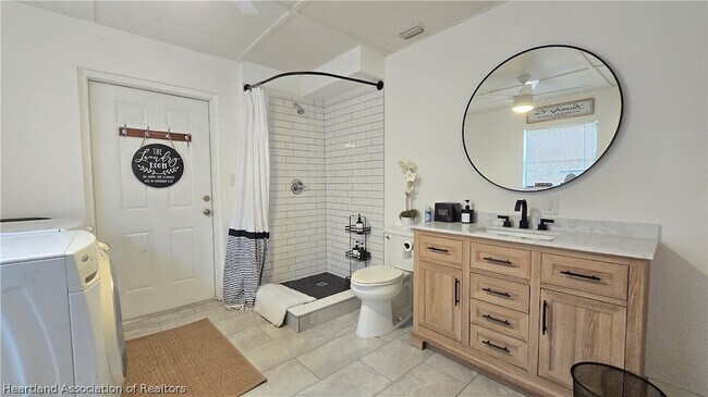 Building Photo - 639 Killarney Dr