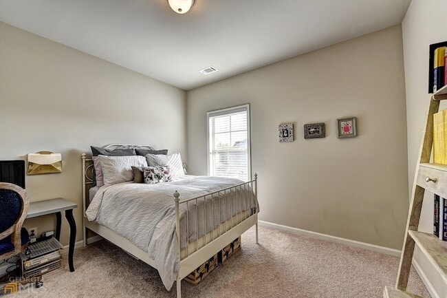 Building Photo - 2245 Black Pebble Cir