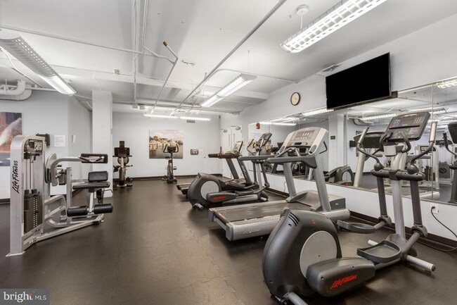 Building Photo - 1900 Hamilton St