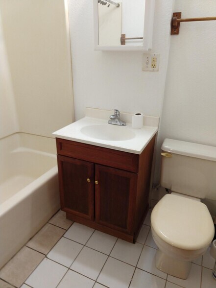 Building Photo - 533 N Bluff St