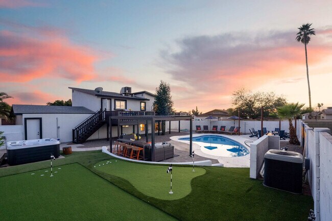 Building Photo - 4530 W Paradise Dr