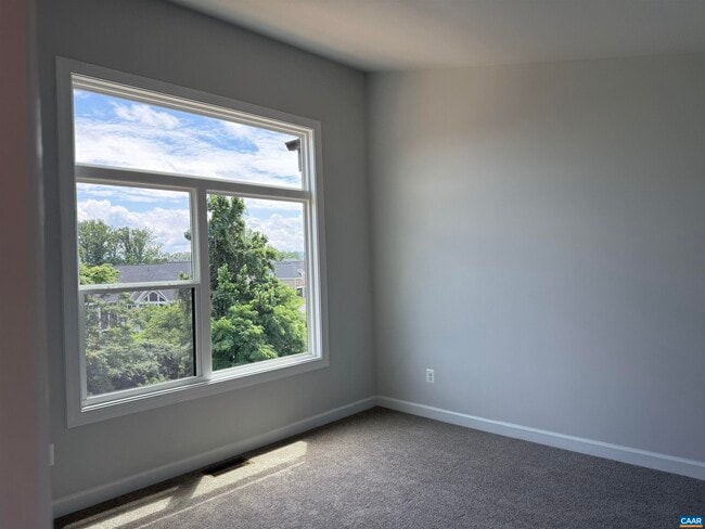 Building Photo - 5426 Golf Dr