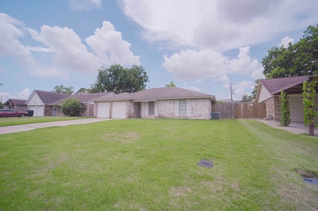 Building Photo - 9811 Mango St